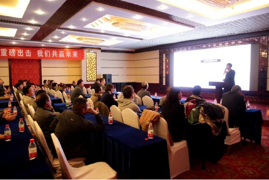 庫(kù)爾勒巴德士漆：召開(kāi)慈善晚會(huì)，資助貧困學(xué)生