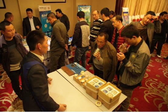 庫(kù)爾勒巴德士漆：召開(kāi)慈善晚會(huì)，資助貧困學(xué)生