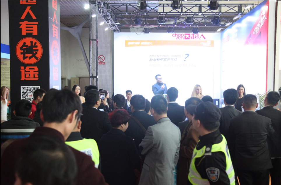 超人羅子健董事長現場講解最新內旋火10+代燃氣灶