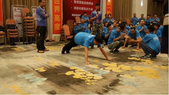 無聲的凝聚力 比克電器團隊“穿越火線”之旅