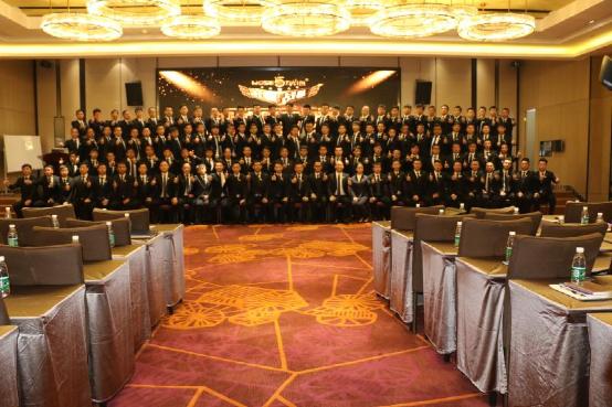 團隊的力量 品牌的力量 五光十色照明的力量!