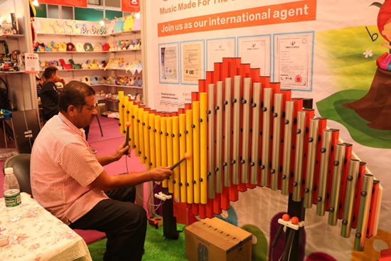 音樂夢的唱片機 播放笛馳敲擊樂廣交會之凱歌