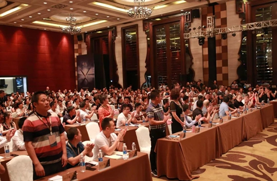 榮事達廚衛電器：榮曜，獻給時代的榮者！