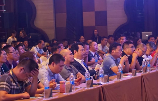 榮事達廚衛電器：榮曜，獻給時代的榮者！